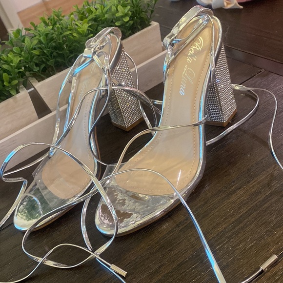 Brand new heels never worn - Picture 2 of 6